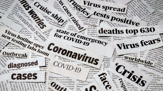 Recortes de periódicos sobre la pandemia de COVID-19