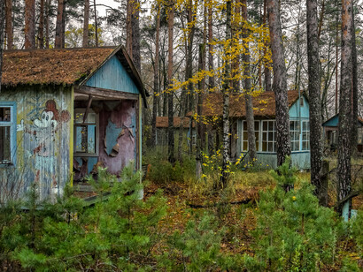 Tchernóbil representa um marco na conscientização sobre os riscos da energia nuclear, influenciando as políticas energéticas globais e o desenvolvimento de tecnologias renováveis. Chernobyl, Ucrânia, acampamento de férias infantil