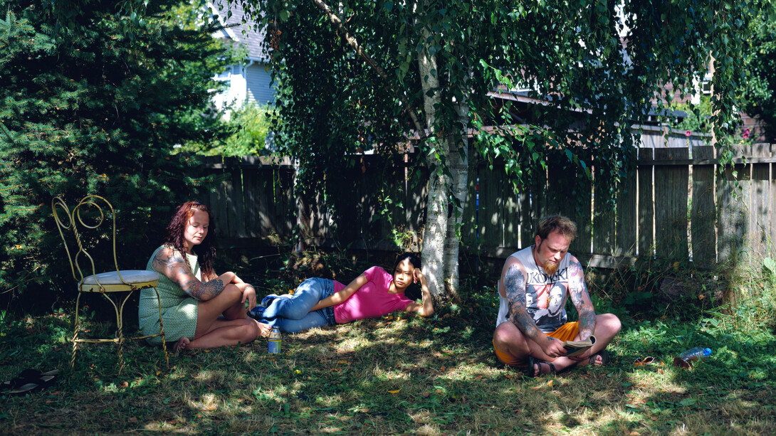 Jeff Wall, Tattoos and shadows, 2000. Cortesia do MAAT