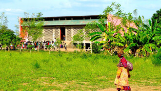 Arquitectura comprometida: escuela en Maniquenique (Maniquenique, Mozambique)