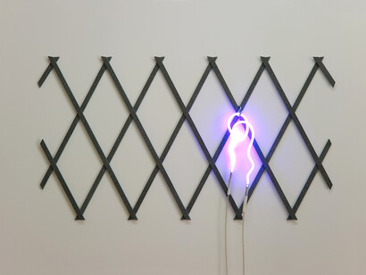06, Clare Kenny, Form follows fiction, 2013. Steel, spray paint, neon; 130 x 72 x 7 cm. Courtesy of Vitrine