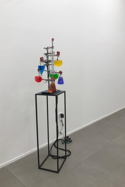 Roberto Pugliese fluide propagazioni alchemiche 2019 vetro metalli liquidi altoparlanti subacquei composizione audio stereo e impianto di riproduzione audio  