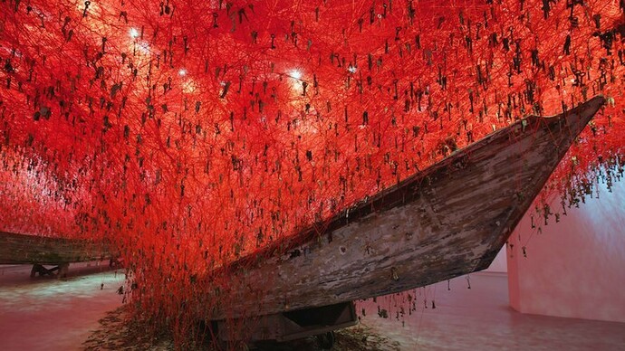 Chiharu Shiota. La llave en la mano. 2015