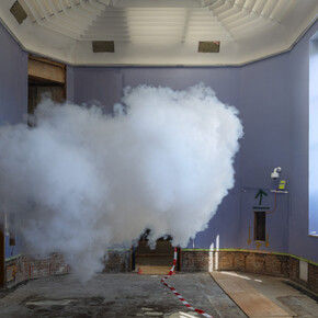 Berndnaut Smilde, Vertical visibility, painting in exhibition. Courtesy of Ronchini Gallery
