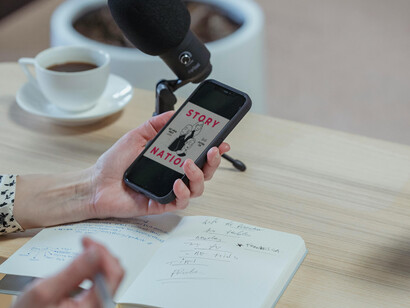 Explore os limites da discussão e os perigos da falta de debate. Entenda como o senso comum e a pós-verdade podem distorcer a compreensão da realidade e dos Direitos Humanos