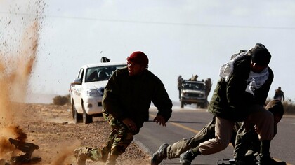 Combate entre miembros del Isis y fuerzas militares internacionales