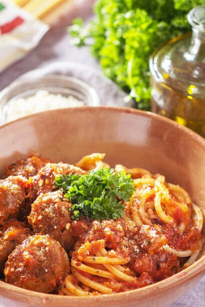 Un piatto di spaghetti and meatballs. Tale piatto diventa così iconico ed apprezzato al punto da essere celebrato dal film d’animazione *Lilli e il vagabondo*, classico Disney del 1955