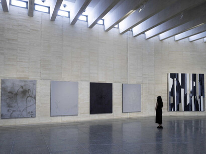 Secundino Hernández, Estación total, vista de exhibición. Cortesía del MUSAC