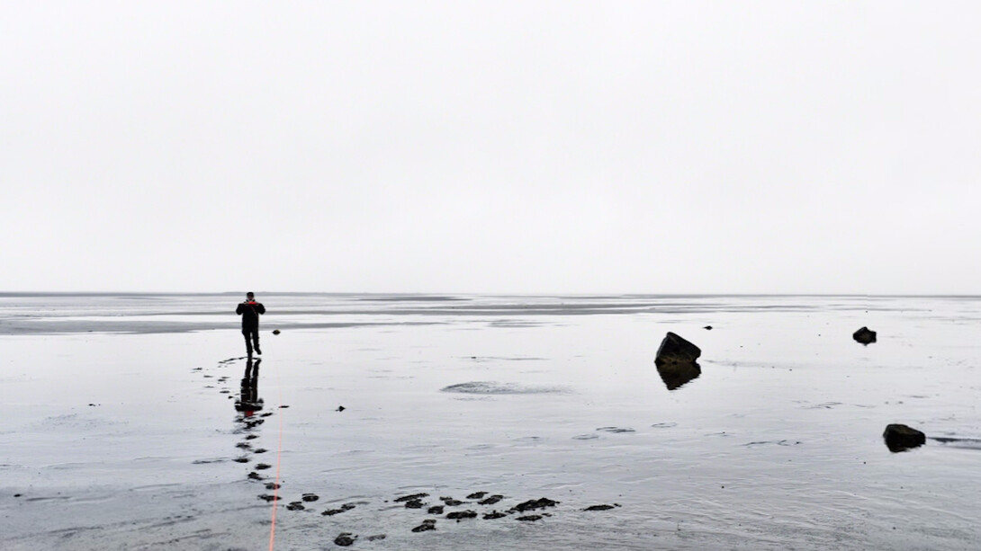 Neil Folberg, Measuring the Distance to the Horizon from Land's End, 2016. Courtesy of Vision Neil Folberg Gallery