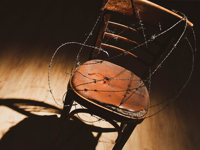 Visite a exposição que relembra a última ditadura argentina por meio de estações interativas e textos evocativos que destacam a opressão e a resistência. Foto tirada pelos autores da exposição OKA: Gustavo Hennekens, Victoria Puigcernau, Valentina Arlettaz e Félix Lenzi Colman