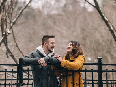 Coppia di innamorati: l’Agape, la Philia, il “Ti Amo di più” restano eterei e quasi irreali se non giunge l’Eros. Ovvero quella passione travolgente che serve a far vivere l’estasi attraverso il corpo