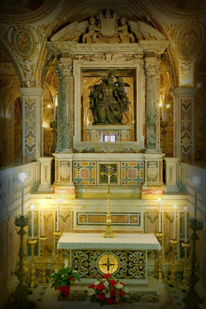 Die Krypta in der Kathedrale von Salerno, Italien