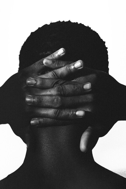 La ideología del “hombre alfa” puede llevar al aislamiento emocional, dificultando la capacidad de los hombres para construir relaciones genuinas