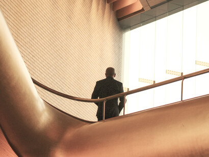 Nuestra mera presencia en un contexto social es, en sí, un acto comunicativo y comunicar es la actividad que más incide en nuestras posibilidades