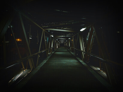 Puente en mitad de la noche en Auckland, Nueva Zelanda