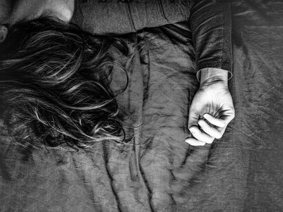 La soledad se incrusta en la rutina diaria como un peso invisible que deteriora la salud física y mental