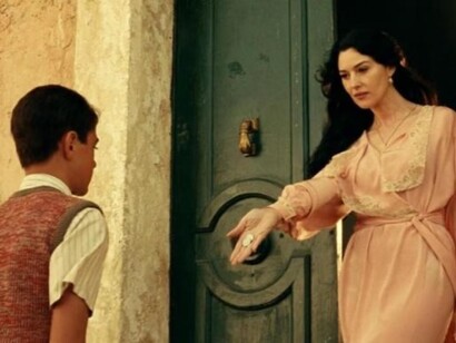 Monica Bellucci in una scena del film "Malena" di Giuseppe Tornatore ambientato in Sicilia tra Noto e Siracusa