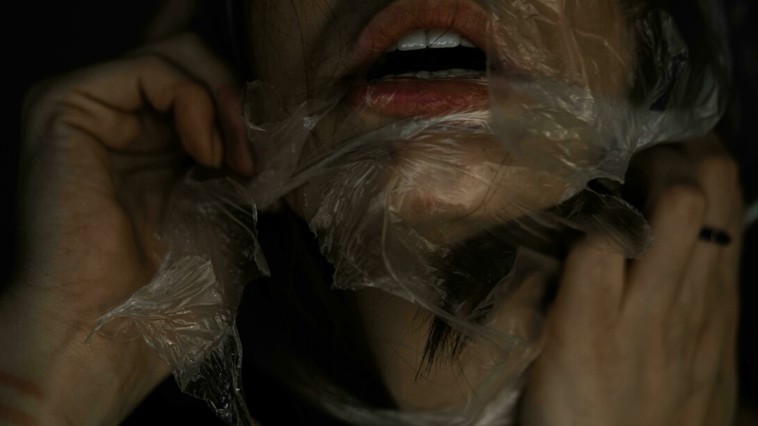 Mulher sufocada. Lesbiana assumida e feminista crítica, Vincent tinha uma abordagem ousada e sem medo de confrontar ideias estabelecidas. Em muitos de seus textos, ela questionava o feminismo institucionalizado, os papéis de gênero e a forma como a sociedade ocidental lida com identidade e poder