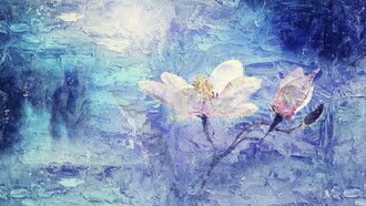 Antonella Maranga e i suoi dipinti naturalistici. Ci immergiamo tra i colori che sembrano profumare, fiori che emanano il loro odore, foglie d’erba calpestate. È come osservare, distesi tra l’erba tutto quello che ci circonda e respirare l’odore, l’odore dei fiori metabolizzato dai colori che usa: fiori viola, odori caldi e sensuali, gialli, per un odore fresco, celesti per la raffinatezza… bianchi ricordo dell’odore del talco. Fiori dai petali delicati come veli, quasi impalpabili; fiori di più spesso seducente velluto. Fiori che bramano il cielo