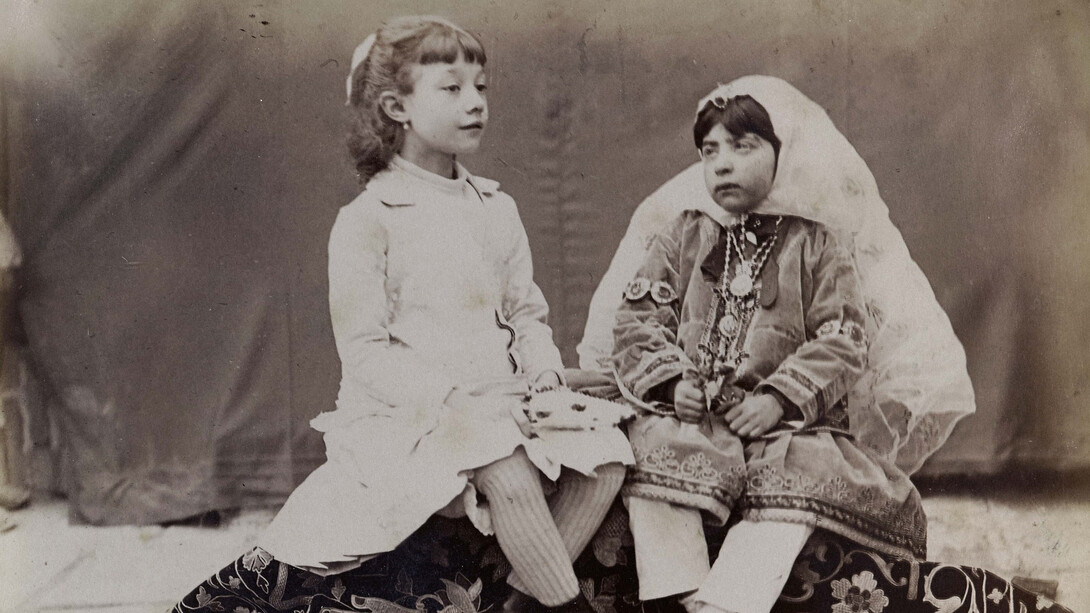 Antoin Sevruguin, Double portrait of two girls, Iran, c. 1880-1896. Courtesy of Museum Rietberg