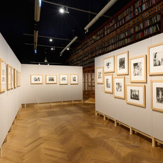 Barbara Pflaum, Showcases of everyday life, exhibition view. Courtesy of MAK
