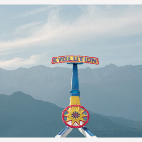 George Byrne,
Evolution , 2024.
Edition 1 of 5 + 2 AP,
photographic pigment print on archival cotton,
121 x 149 cm. Courtesy of the artist and Olsen Gallery