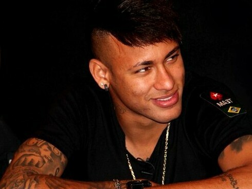 Neymar responde a perguntas em coletiva de imprensa. Se intensificaram as polêmicas extracampo ligadas ao lado influencer do futebolista. Jorge Jesus também teve pouca vontade de resgatar seu bom futebol e blindar o atacante desses problemas