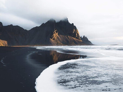 Playas de arena negra en Reynisdrangar, Islandia