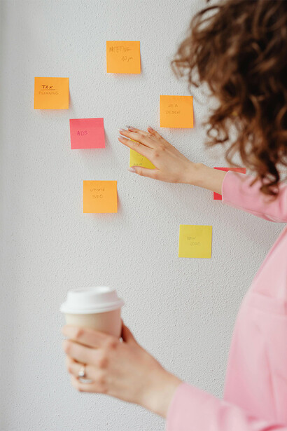 Organizações em post its. Torne a sua página interessante e abasteça ela de 3 a 5 vezes na semana