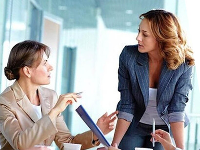 Le donne lavorano meno ore retribuite