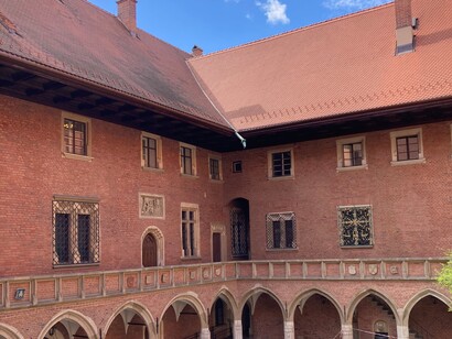 Il cortile del Collegium Maius, Cracovia, Polonia. Foto di Flavius Roversi