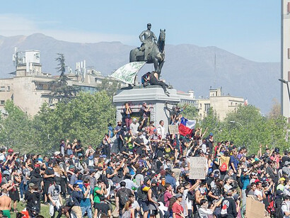 Demonstranten auf der Plaza Baquedano
