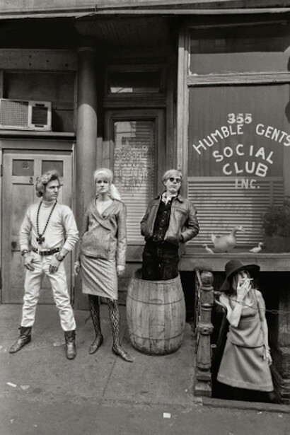 Larry Fink, Fashion Shoot, New York, 1966. Courtesy of Damiani