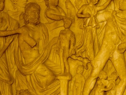 Hay distintas formas de entender la figura de Lucifer y el mito del ángel caído, entre ellas una que lo aproxima a Prometeo: en la imagen, detalle de un sarcófago de época romana que muestra a Prometeo creando al ser humano