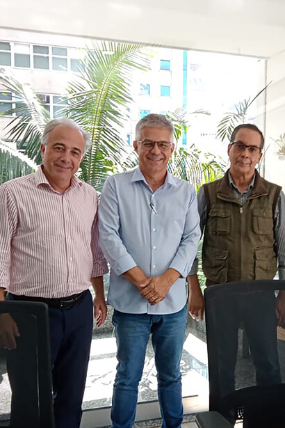 Carlos Sanchez, Edson Vilela y Robson Oliveira