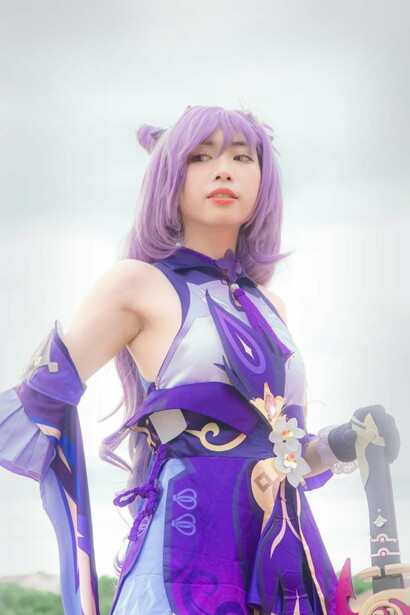 Outros personagens costumam inicialmente menosprezá-lo, mas sua força de vontade e dedicação vão lentamente conquistando o respeito deles e acabam inspirando-os a serem como ele. Este protagonista costuma possuir um rival, geralmente não maligno, mas ainda assim arrogante e frio, autocentrado, com grande potencial, sempre respeitado, diferente do protagonista. Ainda que sempre tenha levado vantagem por seu talento, o rival possui certo temor do protagonista, pois sua determinação inabalável parece ser a única coisa que pode realmente superá-lo