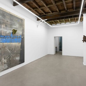 Enzo Cucchi. Gli esperti, exhibition view. Courtesy of Galeria Madragoa