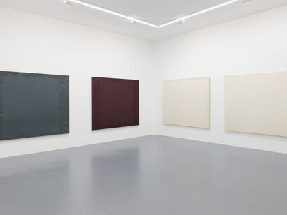 Vue de l'exposition Chung Chang-Sup, "Meditation", Galerie Perrotin, Paris (4juin - 1 août, 2015).Photo: Claire Dorn, Courtesy Galerie Perrotin