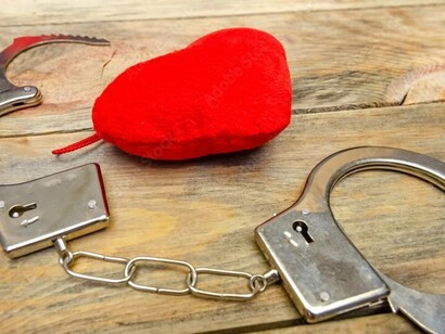 Em muitos casos, o amor da mãe se torna uma moeda de troca, algo que é dado apenas quando o filho atende às suas expectativas, e isso pode se refletir em uma autoestima extremamente baixa. Quando a criança não consegue cumprir com as demandas, a falta de afeto se torna evidente, e a sensação de ser incapaz de agradar à figura materna se aprofunda