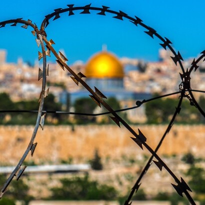 Jerusalén: ciudad de espinas desde los tiempos de Cristo, ahora también de alambradas y concertinas
