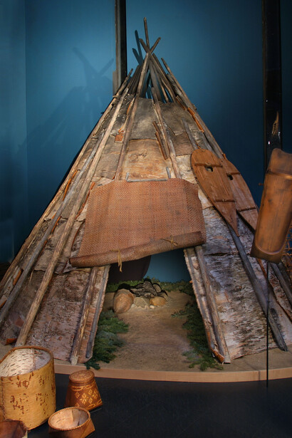 Salle des premiers peuples, vue d'exposition. Avec l'aimable autorisation du Canadian Museum of History