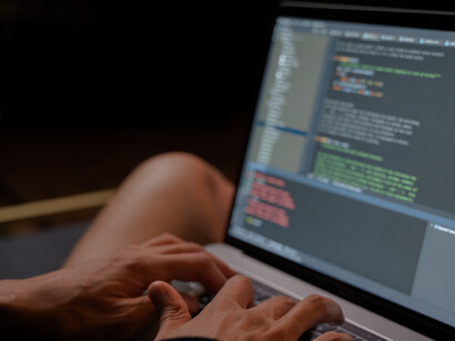 Os algoritmos de machine learning permitem que características de jogadores como velocidade e resistência sejam analisadas com o objetivo de fornecer uma classificação quanto a posição ideal a ser escalado cada jogador