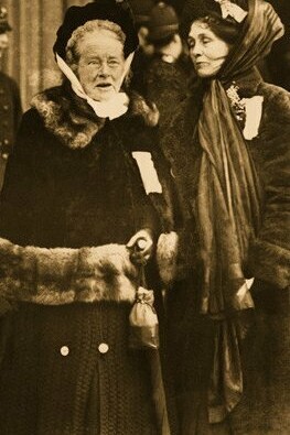 Imagenes del "Viernes negro" de 1910 en Londres, Inglaterra, donde las mujeres marcharon hacia el Parlamento para reclamar por su derecho al voto