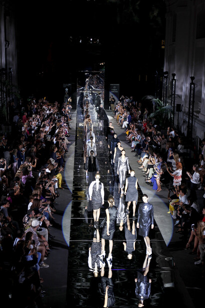 Desfile del diseñador Roberto Verino en la Galería de Cristal del Palacio Cibeles. Foto: Ugo Camera/Juanchipegoraro/IFEMA