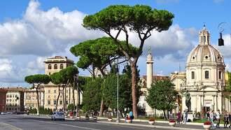 One of Rome's many beautiful plazas, Rome, Italy