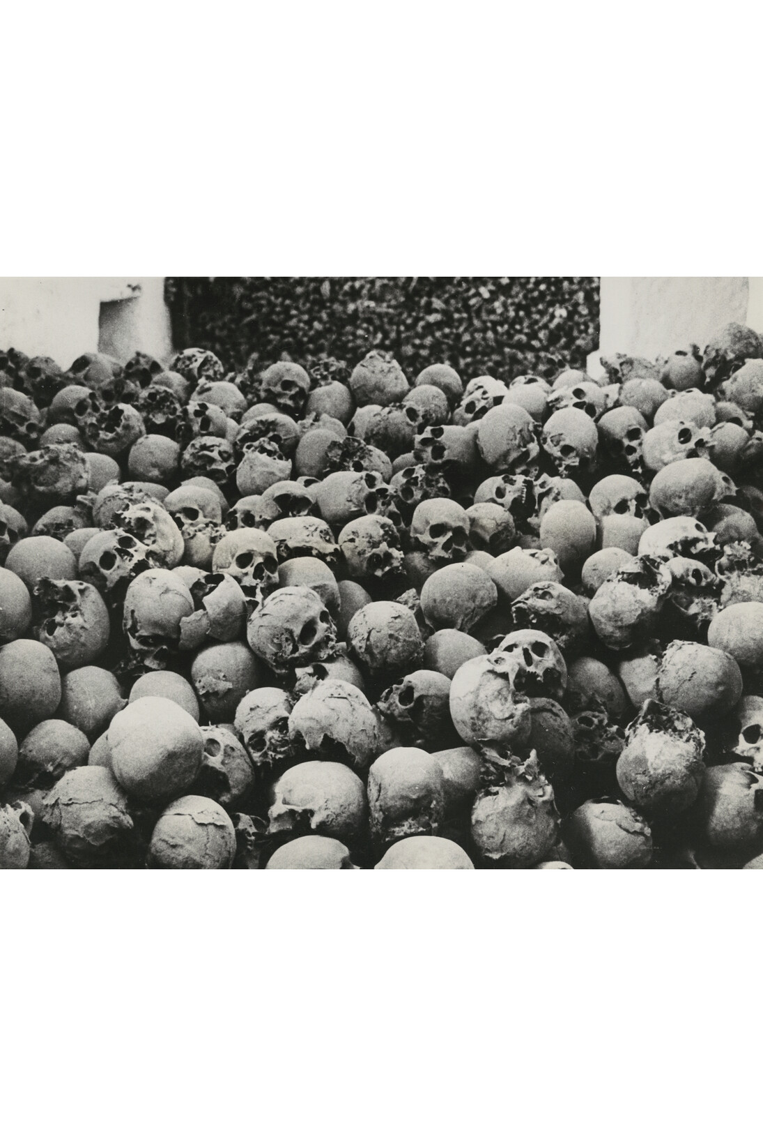 Keystone Press, “A Pile of 4000 Monks of St. Catherine’s Monestry”, silver gelatin print on glosssy fibre paper, 24,2 (25,3) x 18,6 (20,5) cm