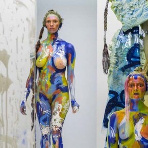 Donna Huanca, BLISS (REALITY CHECK), 2017
© Courtesy Peres Projects, Berlin
Performance View at Art Basel Unlimited 2017
 