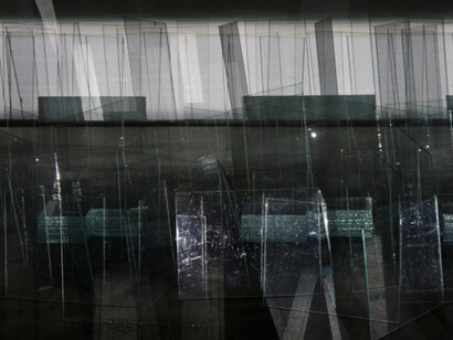 Jan Tichy, Installation no. 30 (Lucia), 2016
Einkanal video projektion auf 330 Glasplatten, Single channel video projection on 330 glass plates, Format variabel | dimensions variable
12 min, Unikat | unique. Courtesy of Galerie Kornfeld