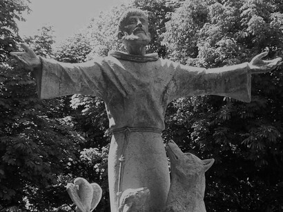 Monumento a San Francisco de Asís, Ángel
Muñiz Alique, 1987. Ubicada en León, España