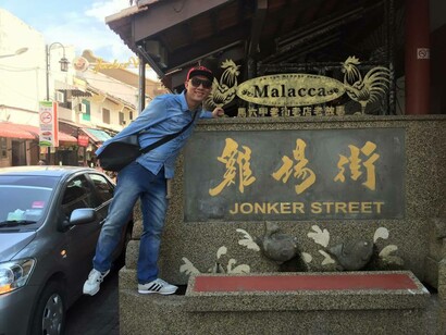 Jl. Hang Jebat, un tempo nota come Jonker Straat (“via dei nuovi Signori”), è la via del centro di Chinatown, un vero paradiso per gli amanti d’oggetti d’arte